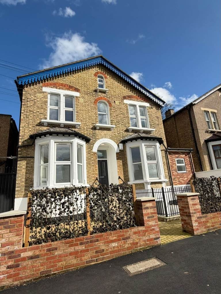House Valley Road in Greater London