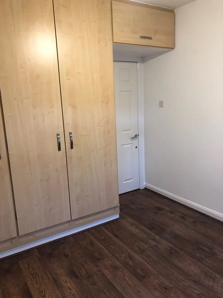 Flat Mount Avenue in Greater London