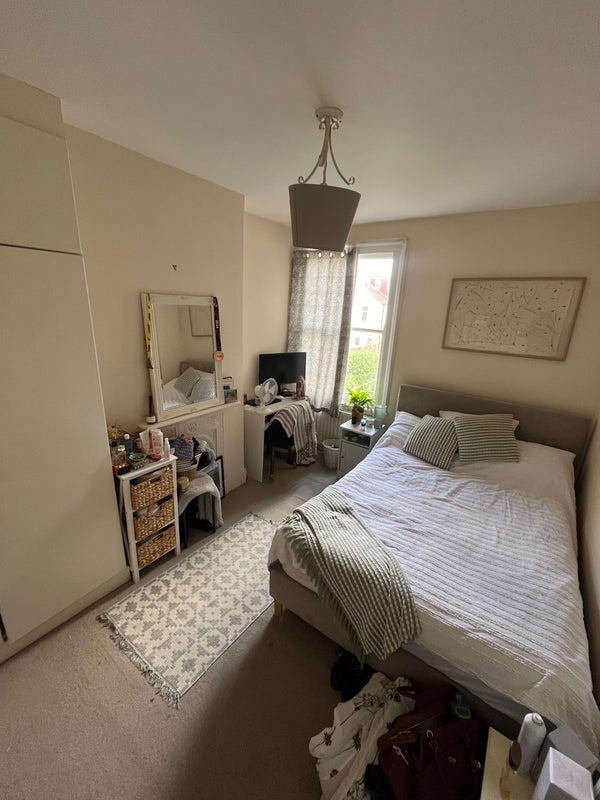 Room Trentham Street in Greater London
