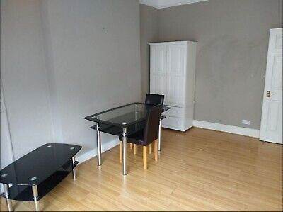Flat Castletown Road in Greater London
