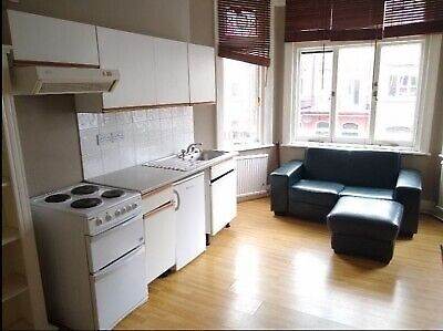 Flat Castletown Road in Greater London