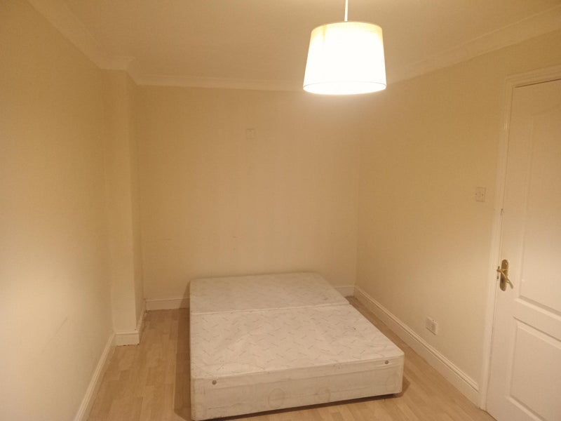 Room Hallywell Crescent in Greater London