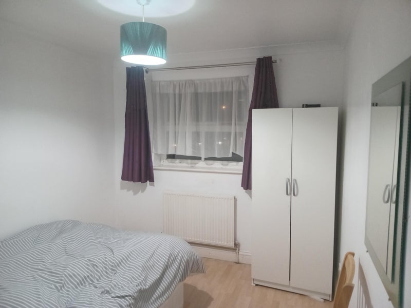 Room Hallywell Crescent in Greater London