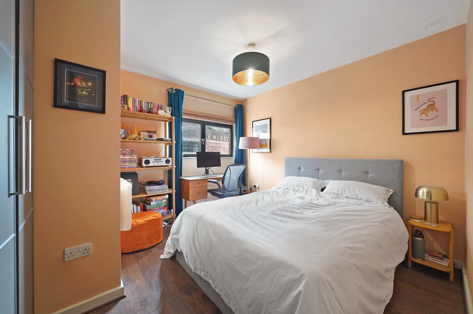 Flat Drayton Park in Greater London