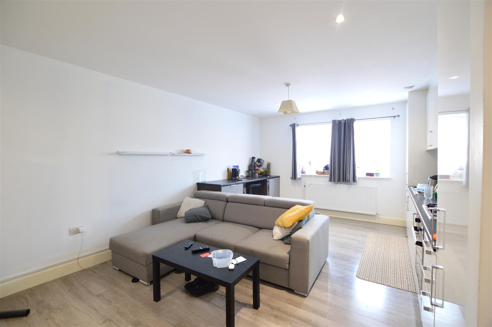 Flat Farnburn Avenue in Slough