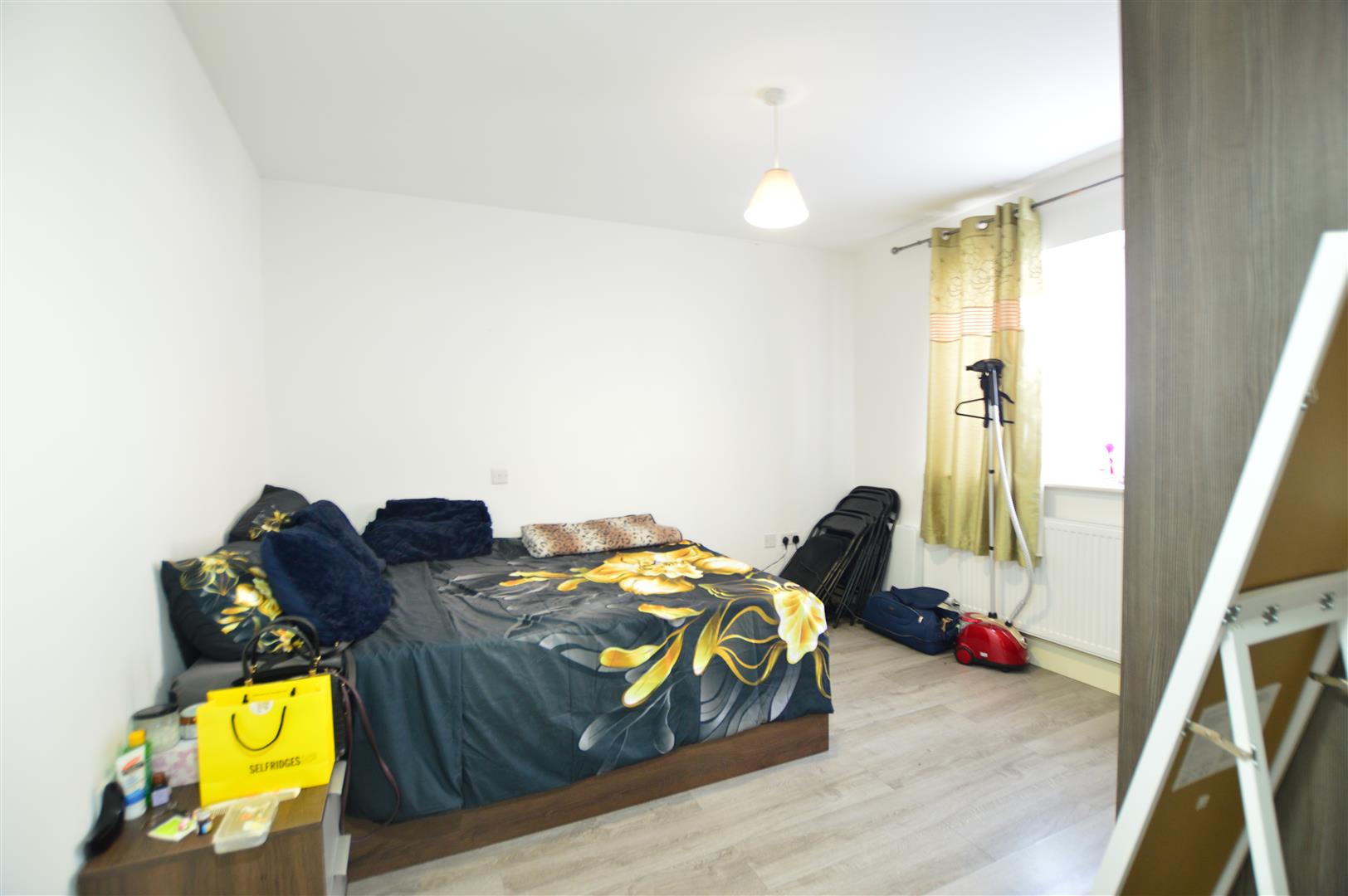 Flat Farnburn Avenue in Slough