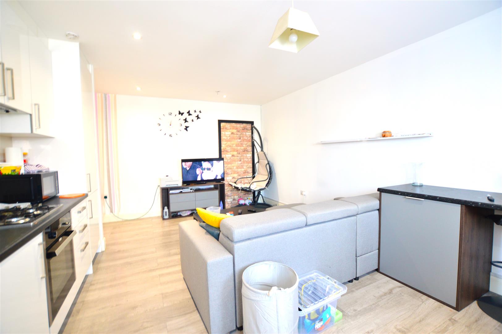 Flat Farnburn Avenue in Slough