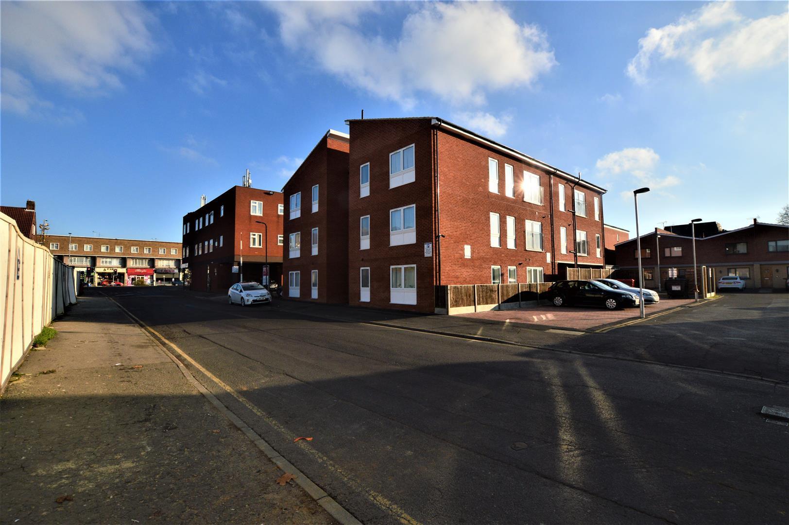 Flat Farnburn Avenue in Slough