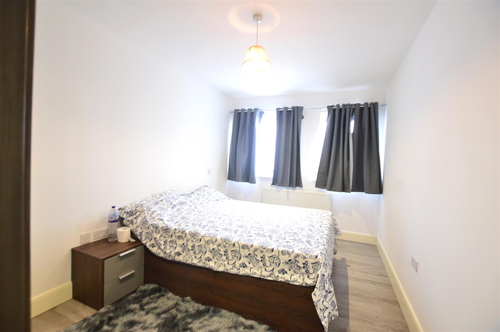 Flat Farnburn Avenue in Slough