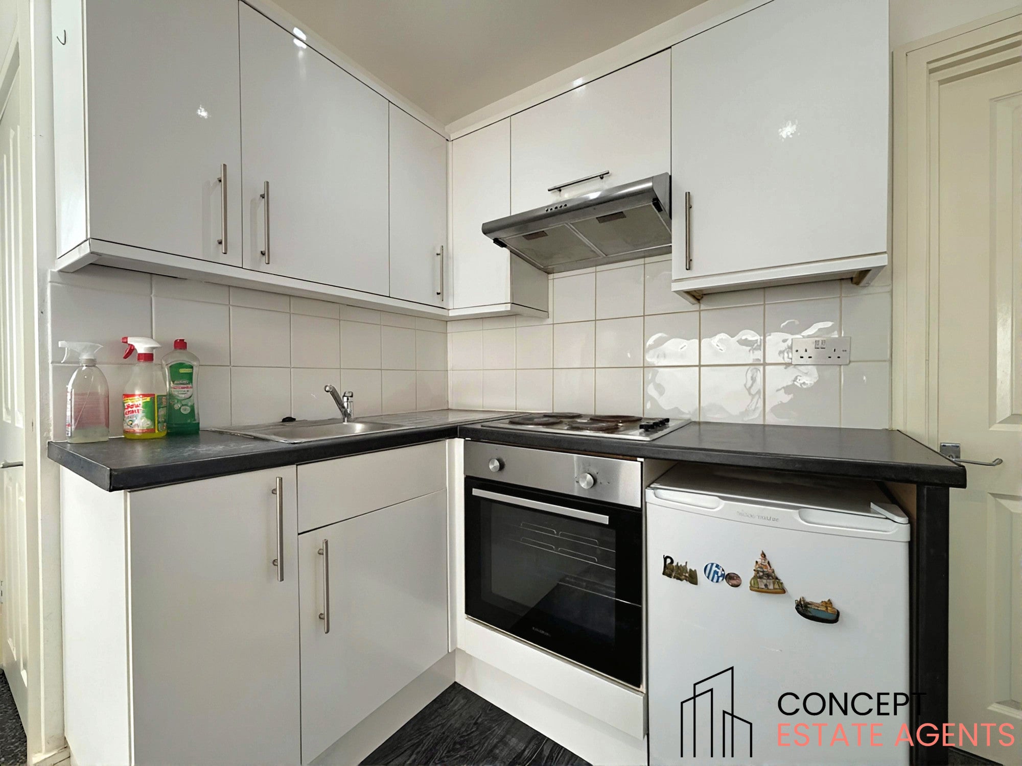 Flat Trinity Road in Greater London