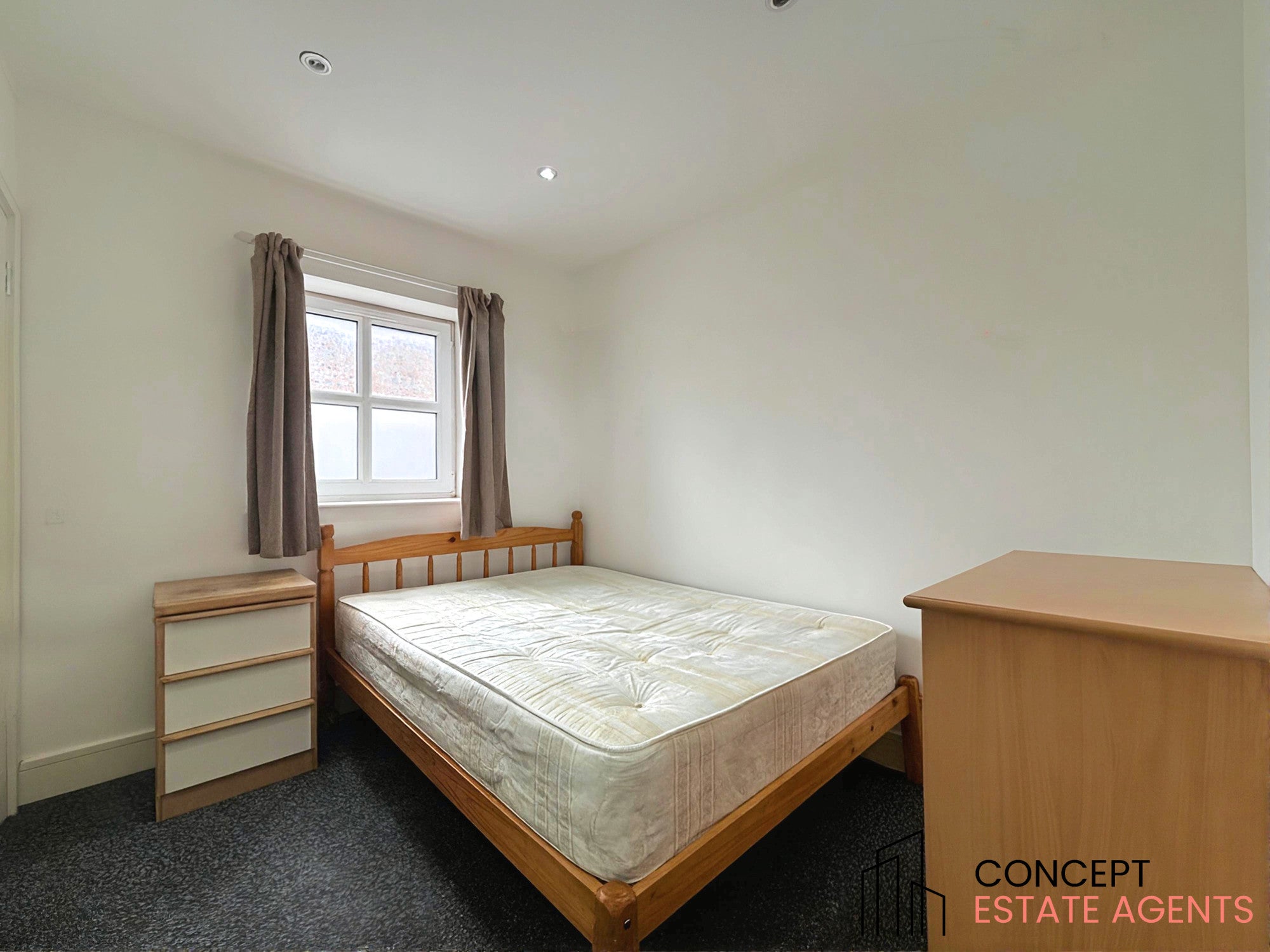 Flat Trinity Road in Greater London
