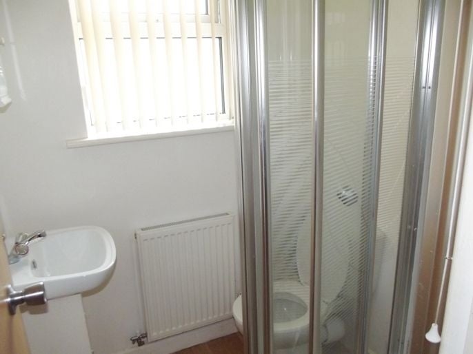 Flat Birchfields Road in Manchester