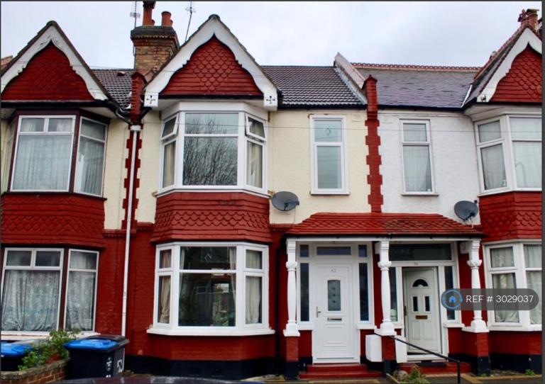 House Clifton Avenue in Greater London