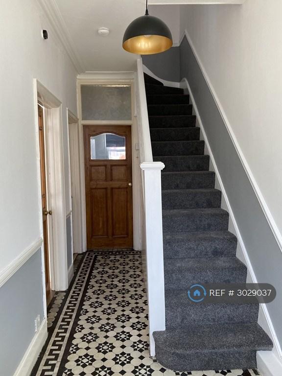 House Clifton Avenue in Greater London