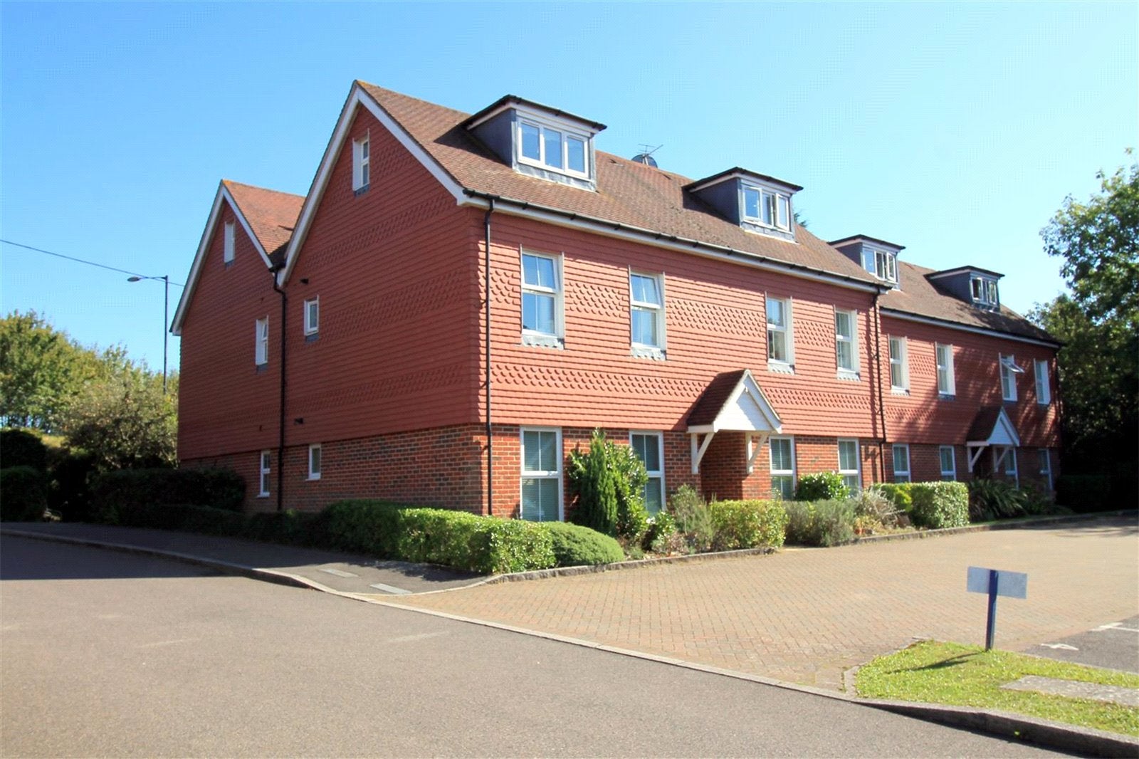Flat Linfield Lane in Horsham