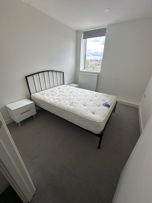 Room The Boulevard in Crawley