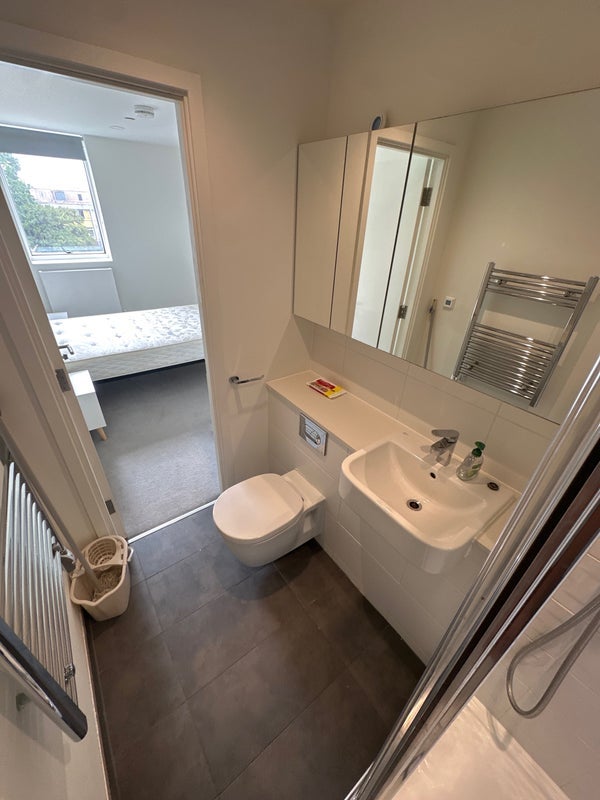 Room The Boulevard in Crawley