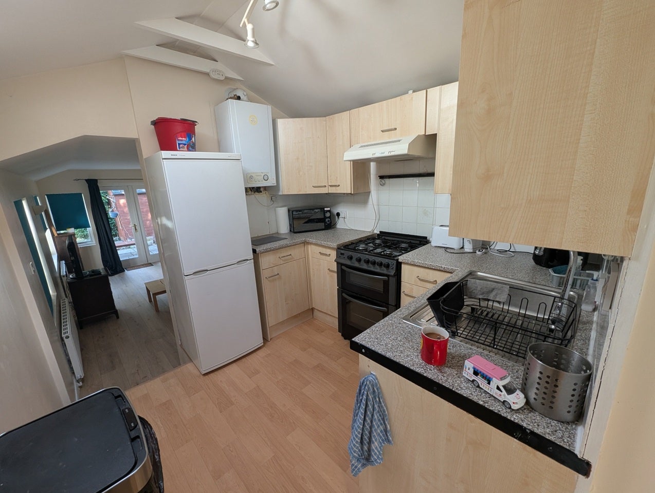 Flat Ballards Way in Greater London