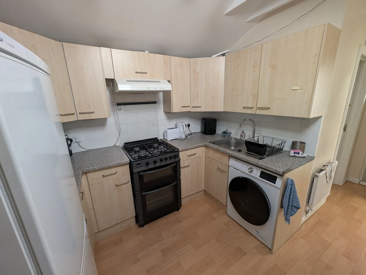 Flat Ballards Way in Greater London
