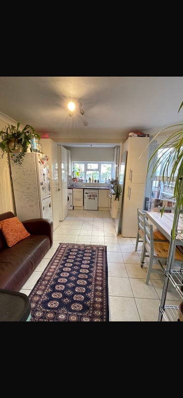 Room Shacklewell Lane in Greater London