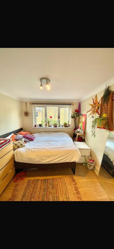 Room Shacklewell Lane in Greater London