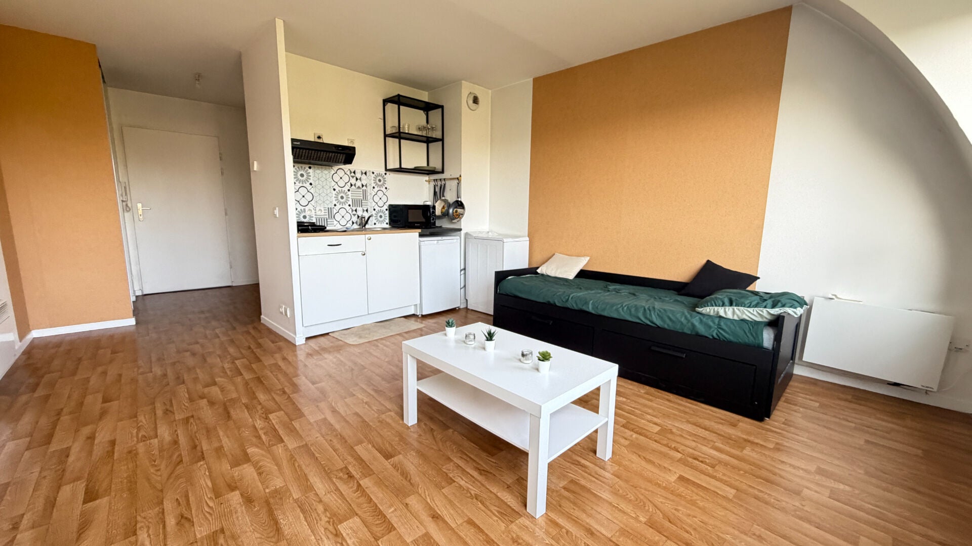 Flat Place Léon Cassé in Corbeil-Essonnes
