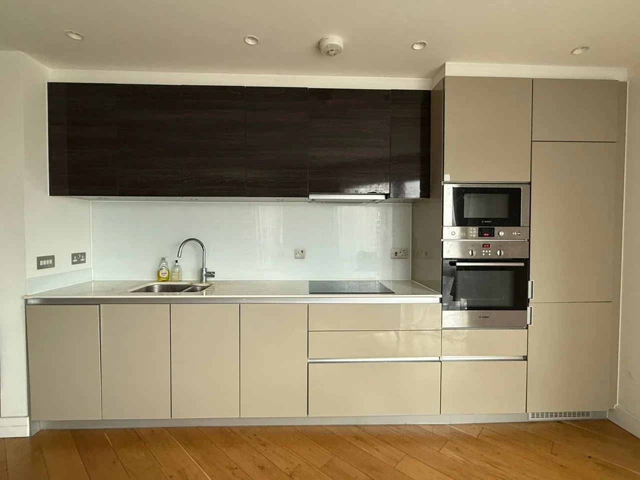 Flat Bywell Place in Greater London