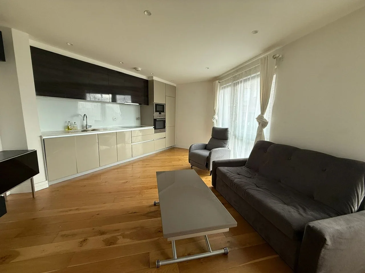 Flat Bywell Place in Greater London