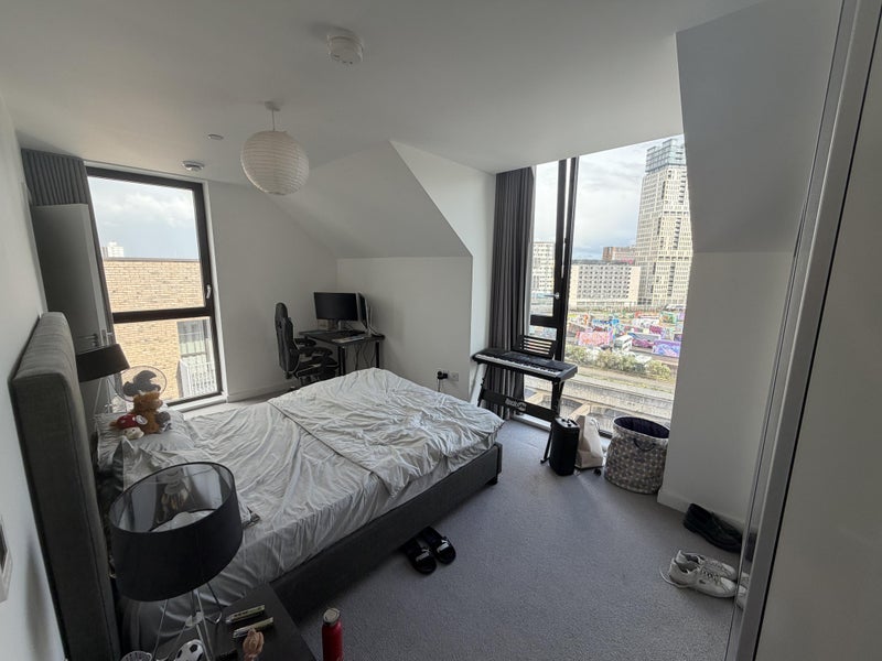 Room Forrester Way in Greater London