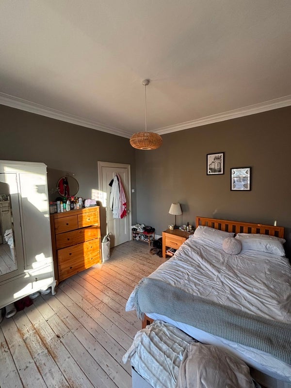 Room Hemberton Road in Greater London