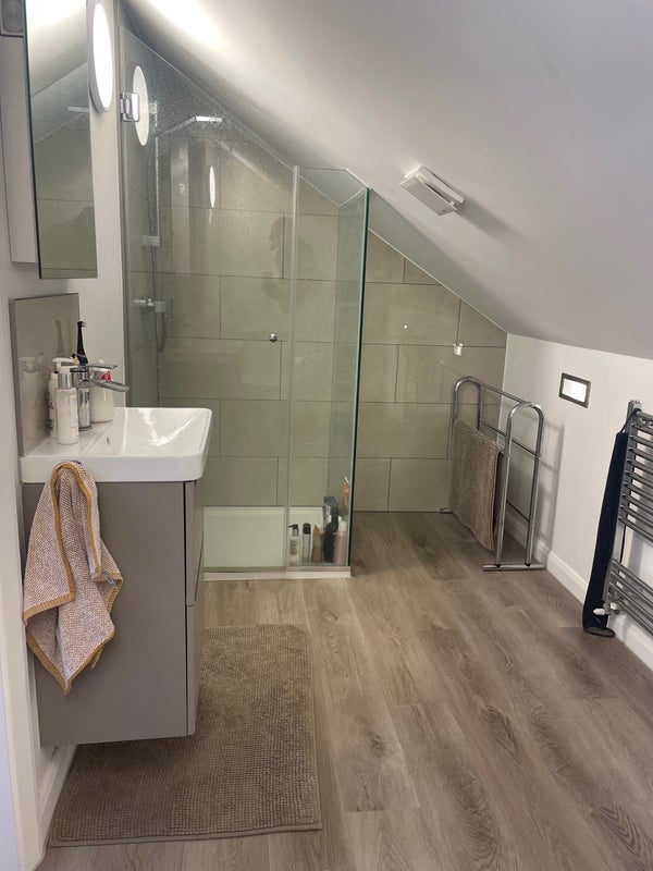 Flat Diploma Avenue in Greater London