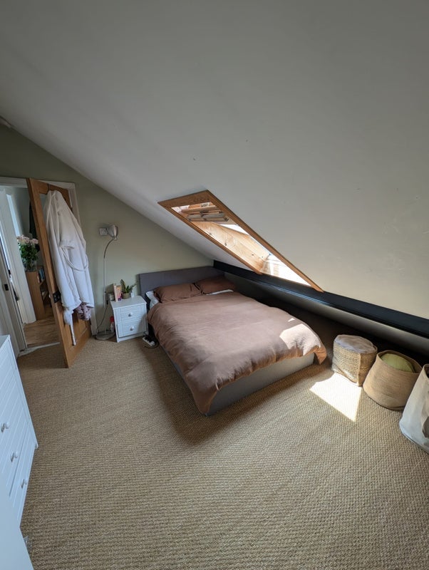 Flat Diploma Avenue in Greater London