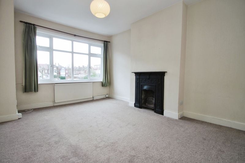 Flat Sumner Road in Greater London