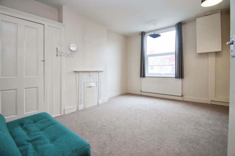 Flat Sumner Road in Greater London