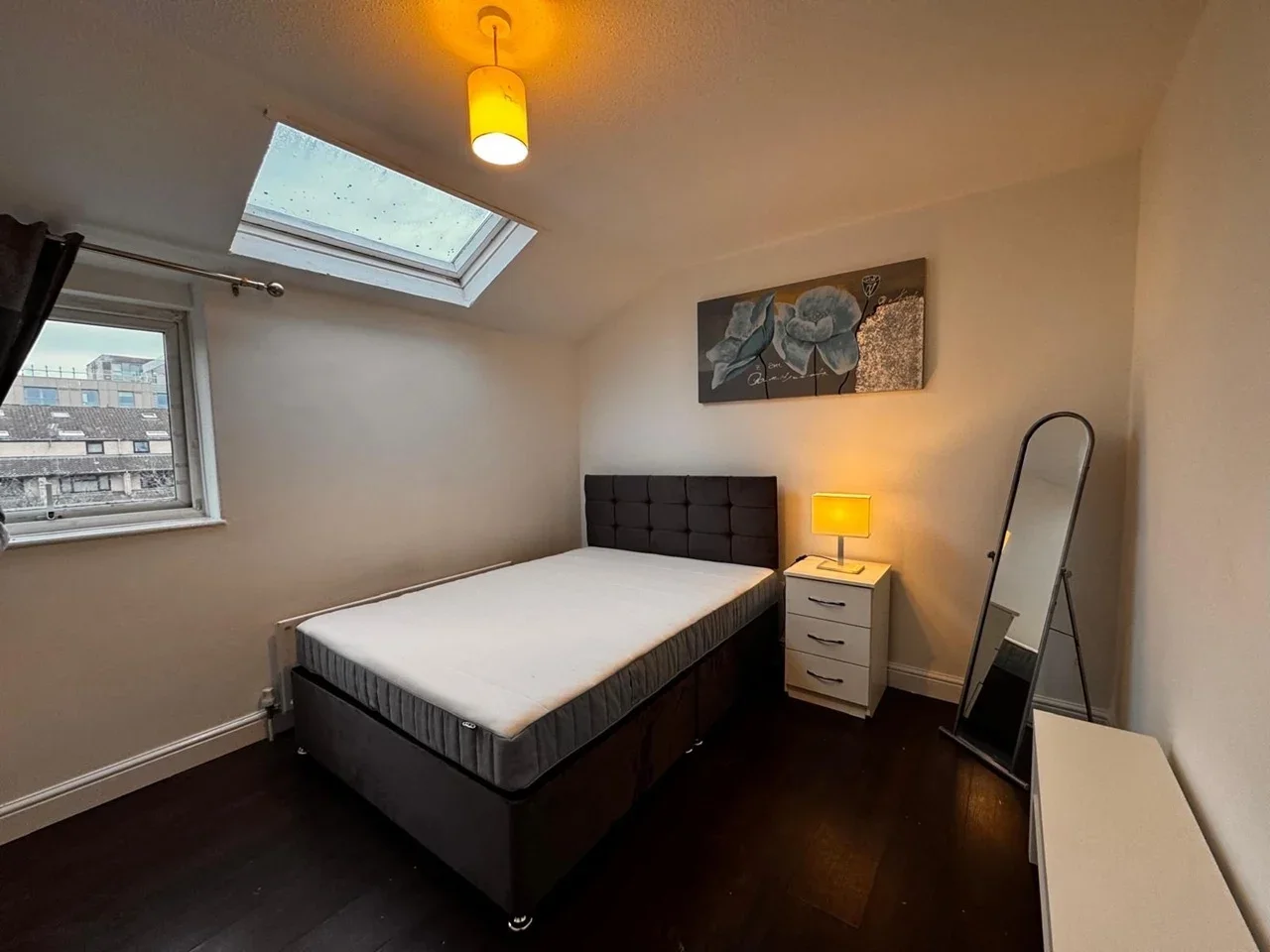 Room North Ninth Street in Milton Keynes