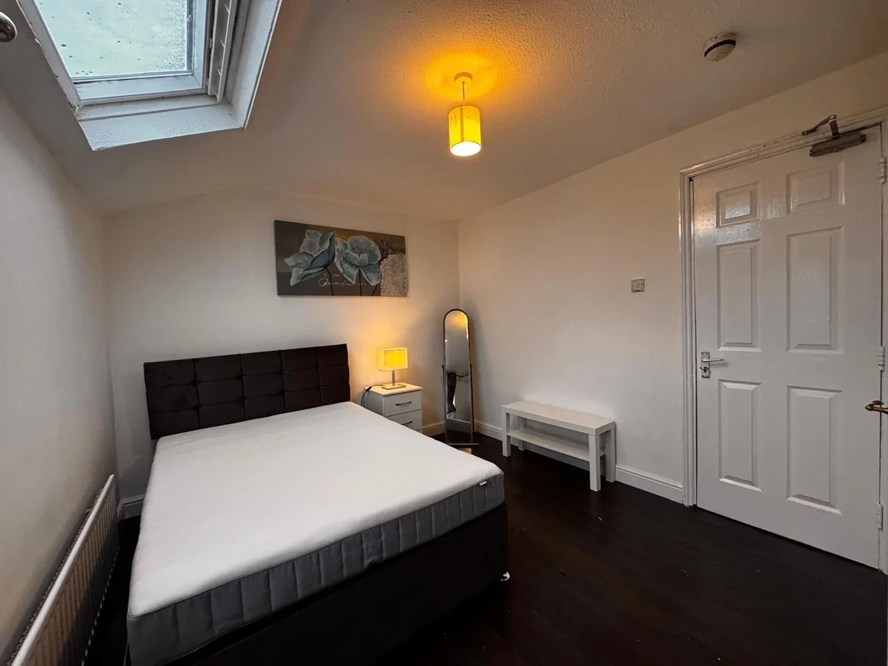 Room North Ninth Street in Milton Keynes