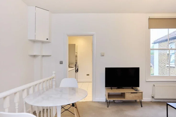 Flat Edgington Road in Greater London