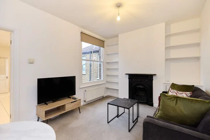 Flat Edgington Road in Greater London