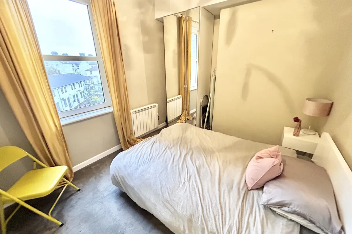 Flat South Parade in Portsmouth