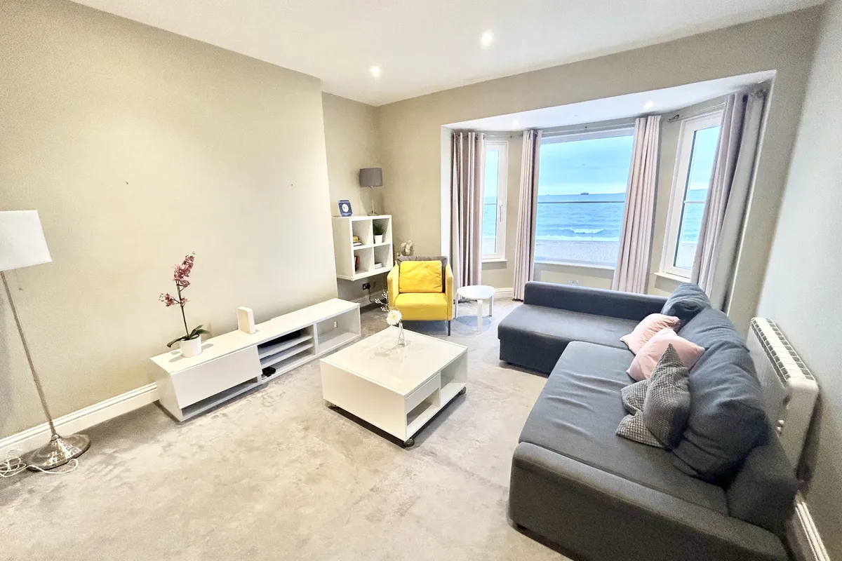 Flat South Parade in Portsmouth