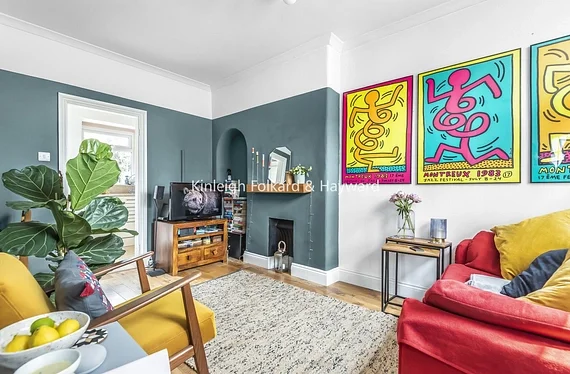 Flat Blakenham Road in Greater London
