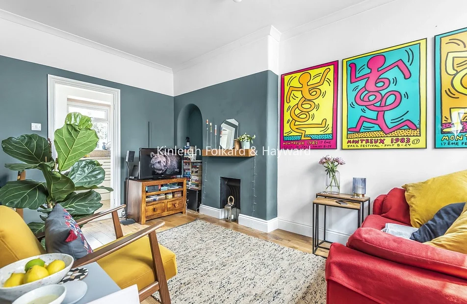 Flat Blakenham Road in Greater London