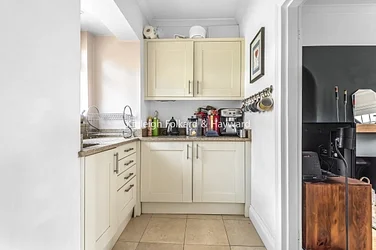 Flat Blakenham Road in Greater London