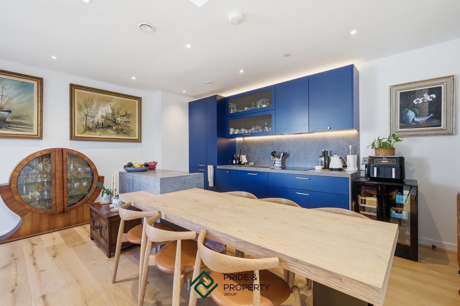 Flat Orchard Place in Greater London