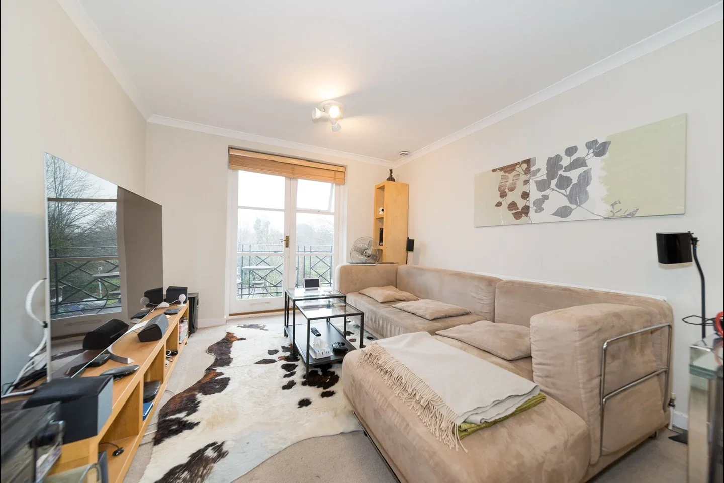 Flat Brompton Park Crescent in Greater London