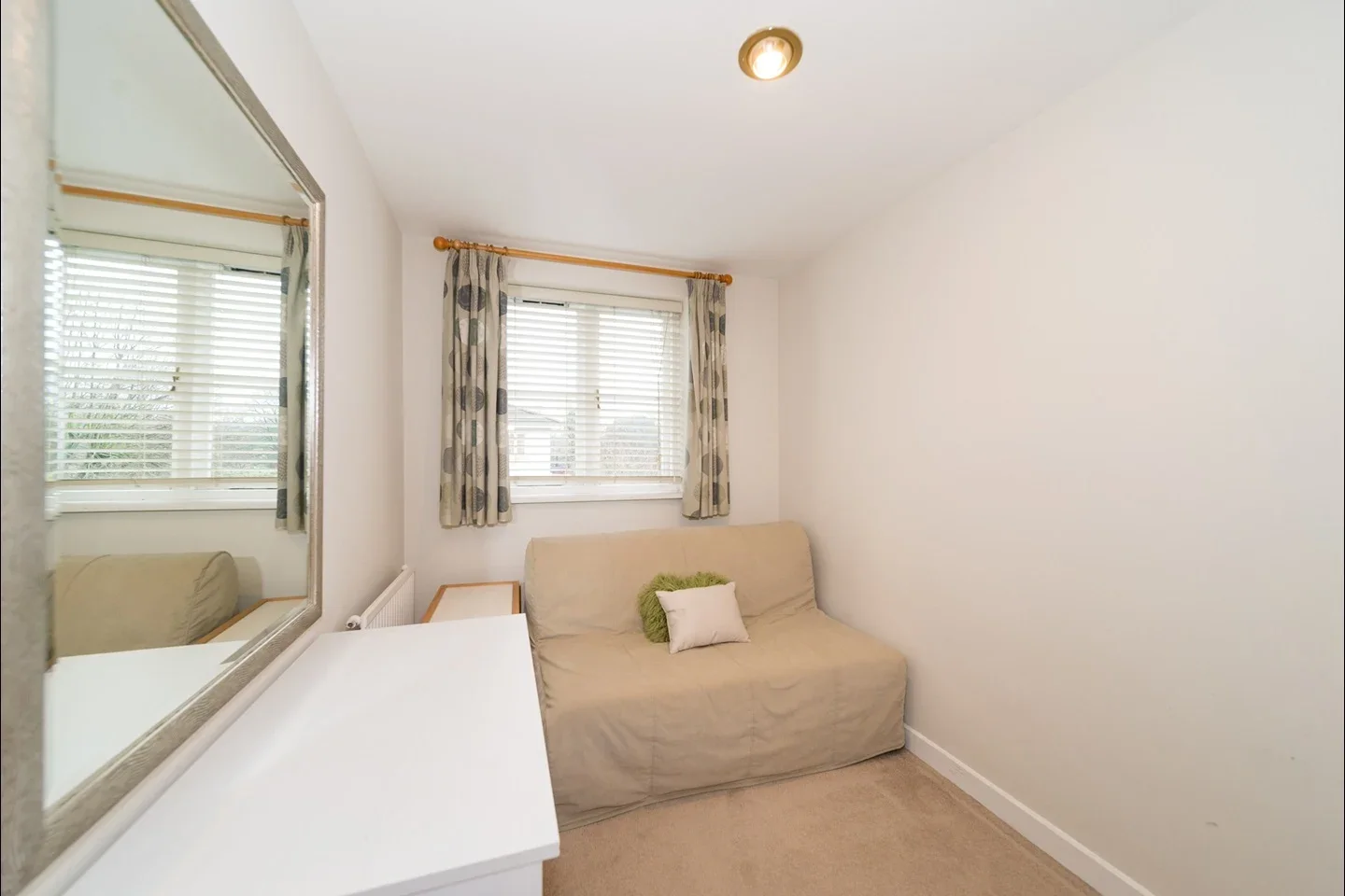 Flat Brompton Park Crescent in Greater London