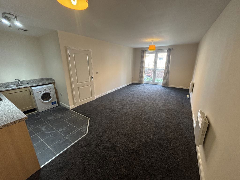 Flat South Terrace in Witham Town
