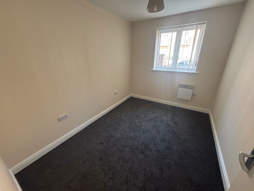 Flat South Terrace in Witham Town
