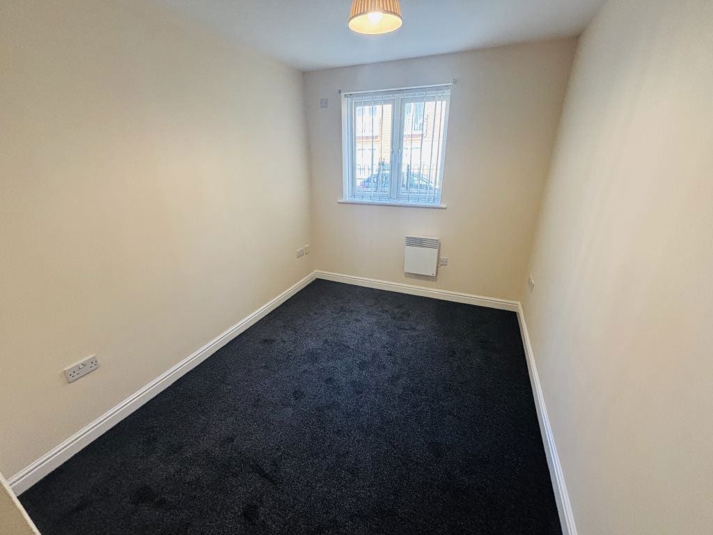 Flat South Terrace in Witham Town