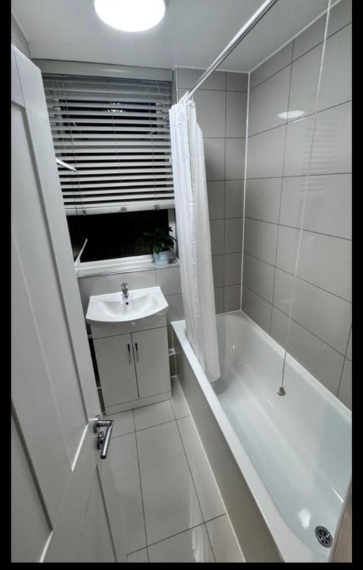 Room Lorrimore Square in Greater London